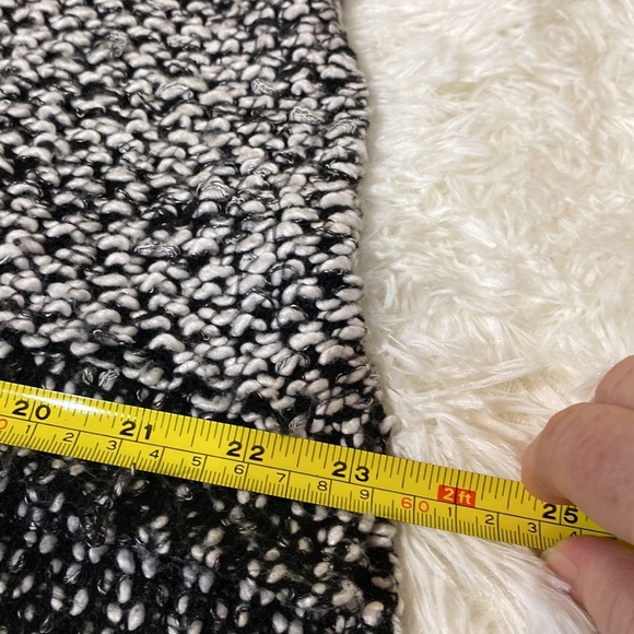 H&M Black & White Pullover Sweater Size MEDIUM - 3/4 Sleeves & Hi Low He… - Picture 8 of 11